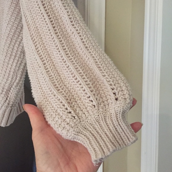 Sweet crocheted sweater - Picture 3 of 9